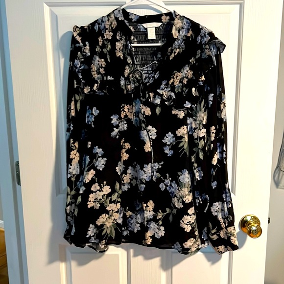 H&M Tops Hm Medium Floral Blouse With Button Cuffs Poshmark